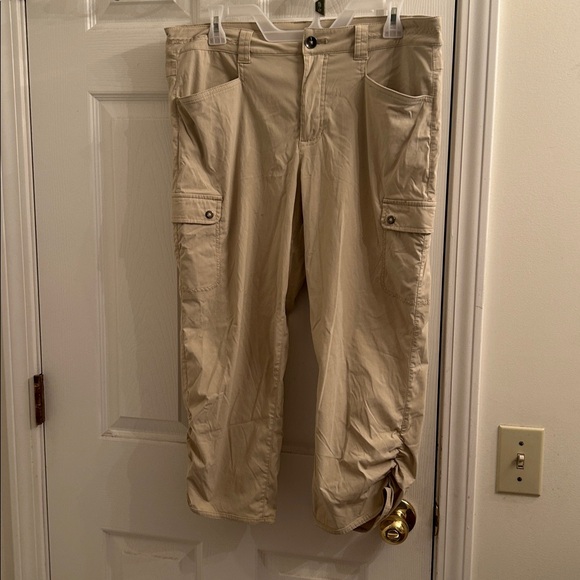 Eddie Bauer Women’s Cargo Crop Pants Beige Khaki Outdoor Hiking Sz T12 - Picture 1 of 7